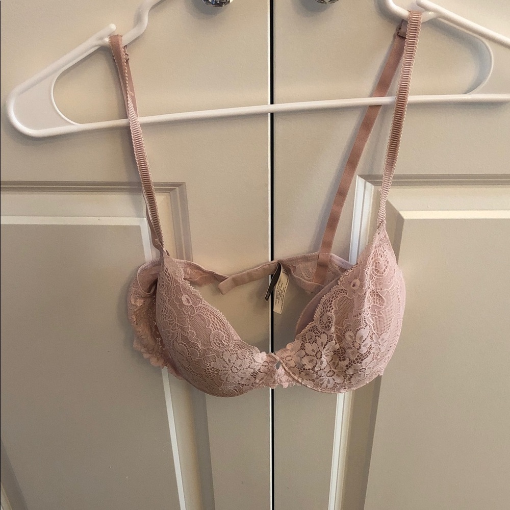 Victoria’s Secret Lace Push-Up Bra in Blush Pink - Women Intimates